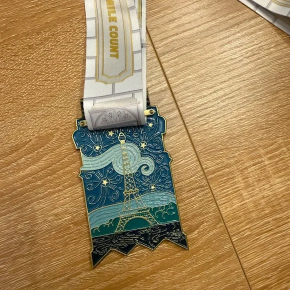 The Conqueror Paris Virtual Challenge Medal - Picture 3 of 3